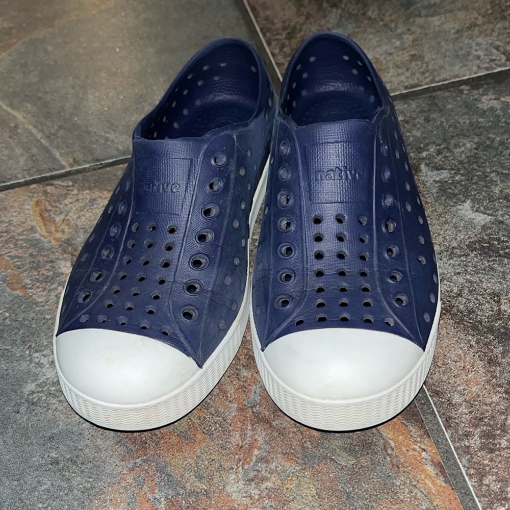 Native Jefferson boys navy blue slip on kids sneaker sz 12  toddler
